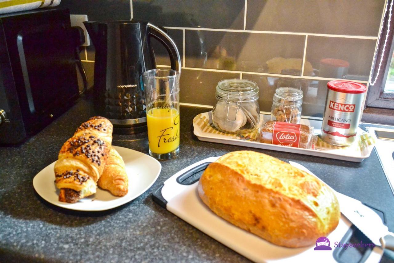 Station 1 Bed Apartment - Stayseekers Salisbury Esterno foto